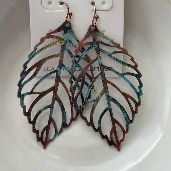 Leaf Dangle earrings - Picture 2 of 3